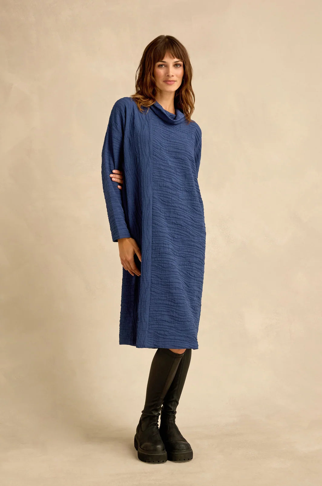 WAVE TEXTURED CRINKLE DRESS