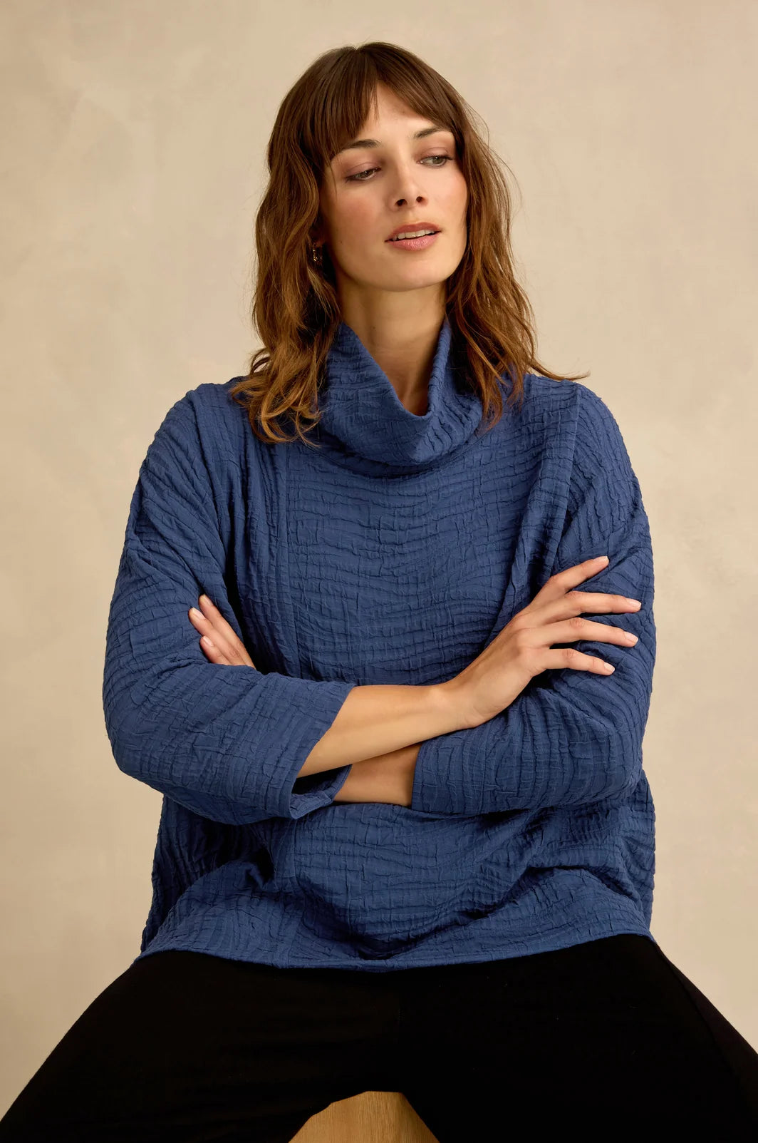 WAVE TEXTURED CRINKLE COWL NECK TOP