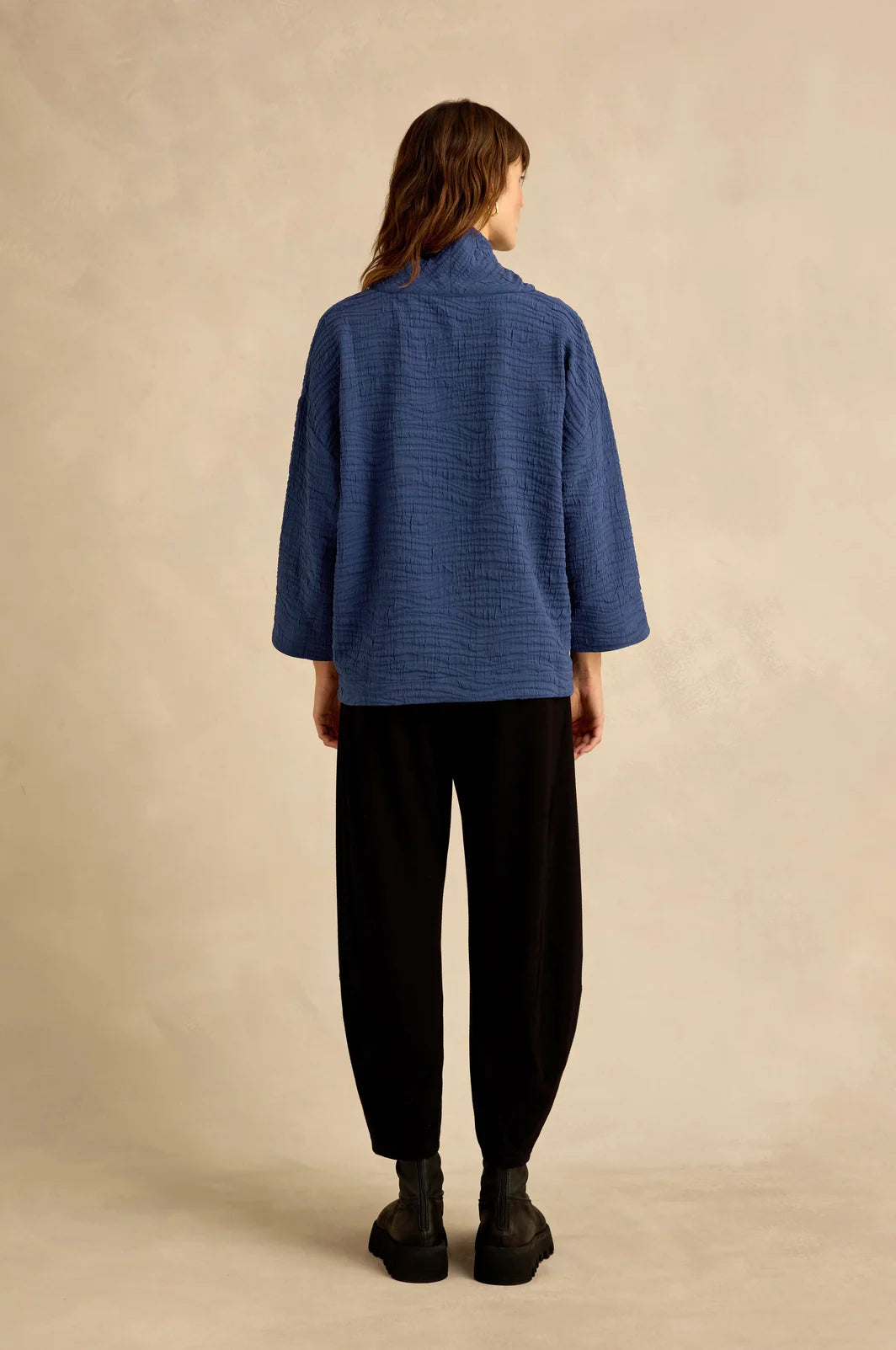 WAVE TEXTURED CRINKLE COWL NECK TOP