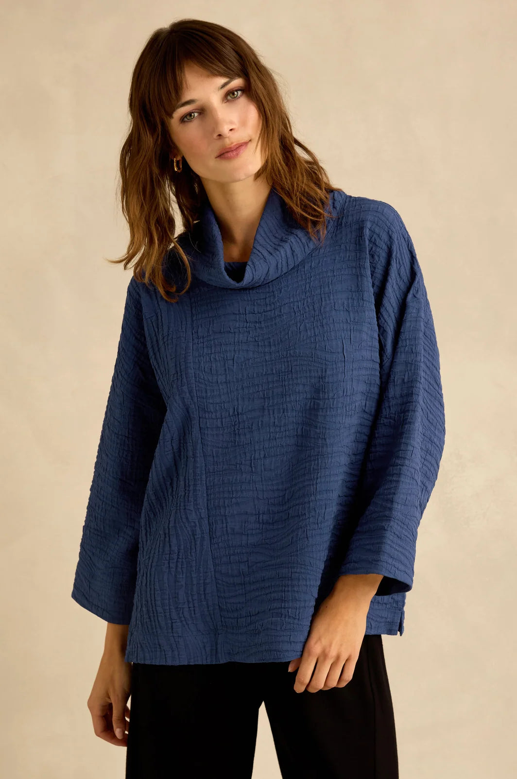 WAVE TEXTURED CRINKLE COWL NECK TOP