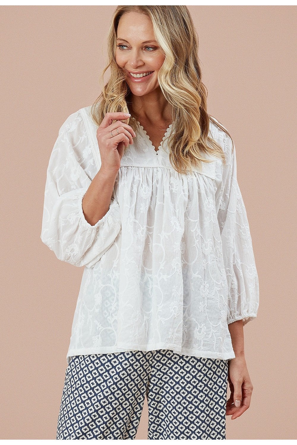 FLOWER EMBROIDERED FLORAL TOP | COL=WHITE