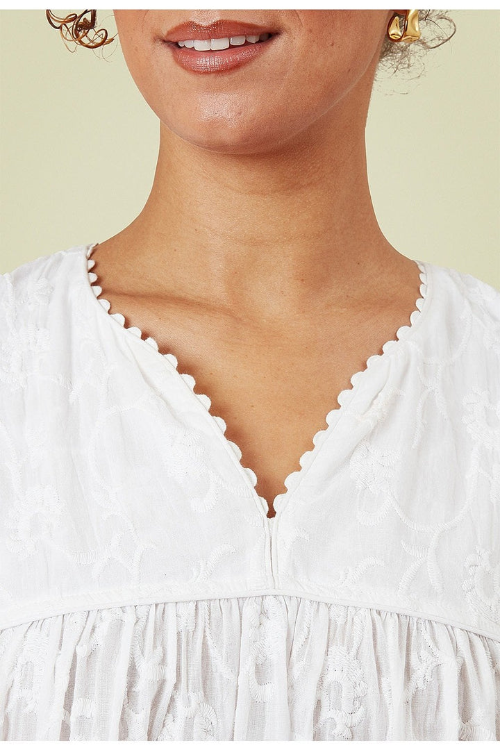 FLOWER EMBROIDERED FLORAL TOP | COL=WHITE