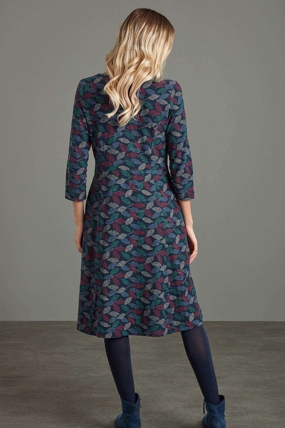 JULIET DRESS TEXTURED LEAF PRINT | COL=NAVY