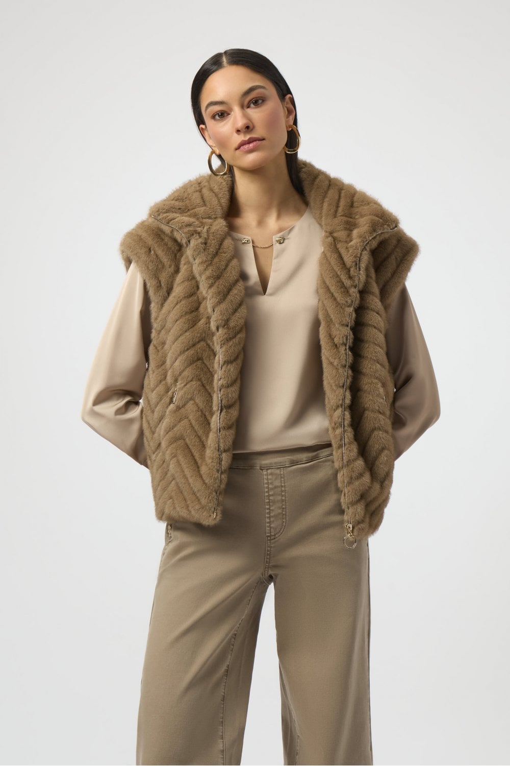 CHEVRON FAUX FUR  GILET | COL=BLACK,MINK