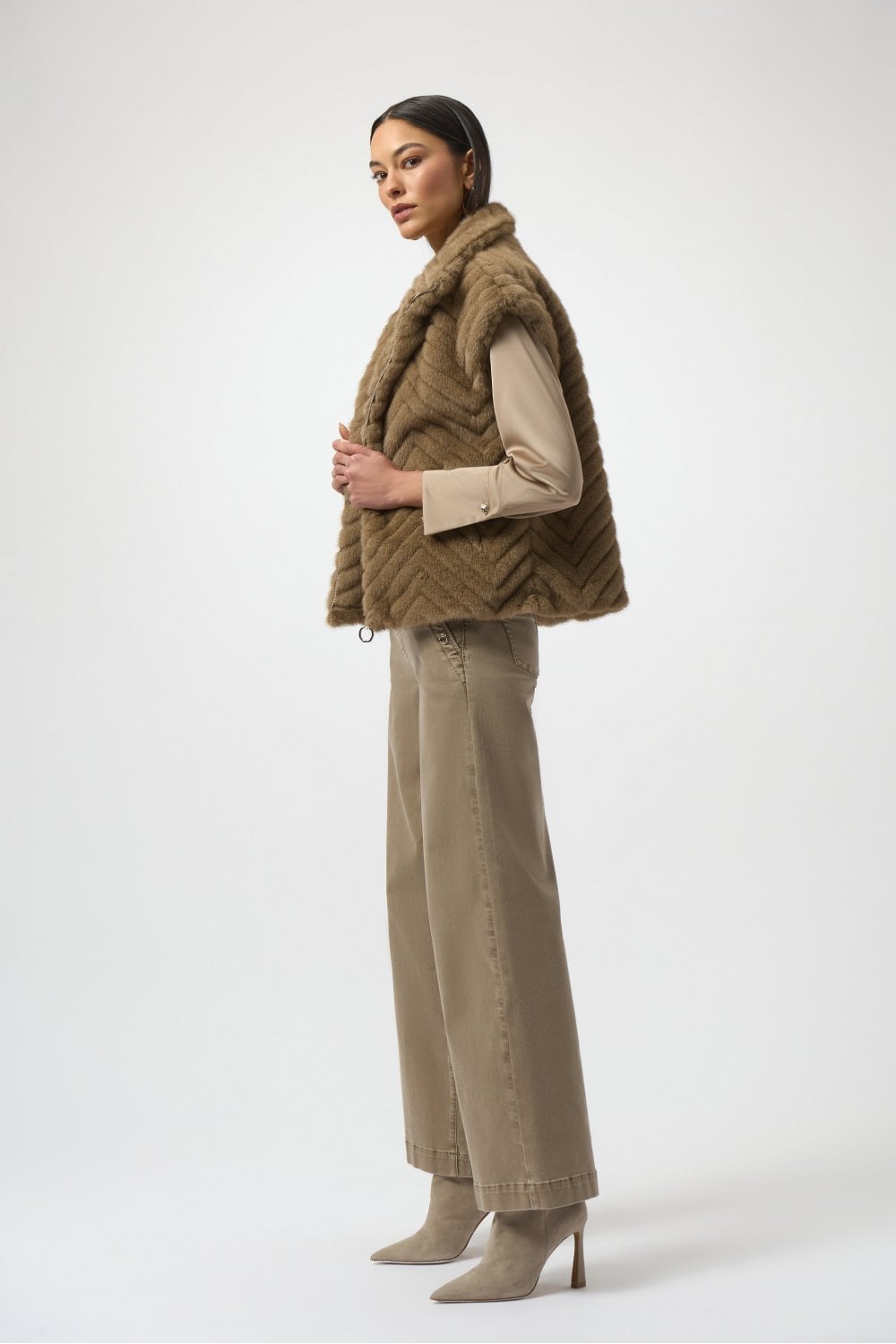 CHEVRON FAUX FUR  GILET | COL=BLACK,MINK