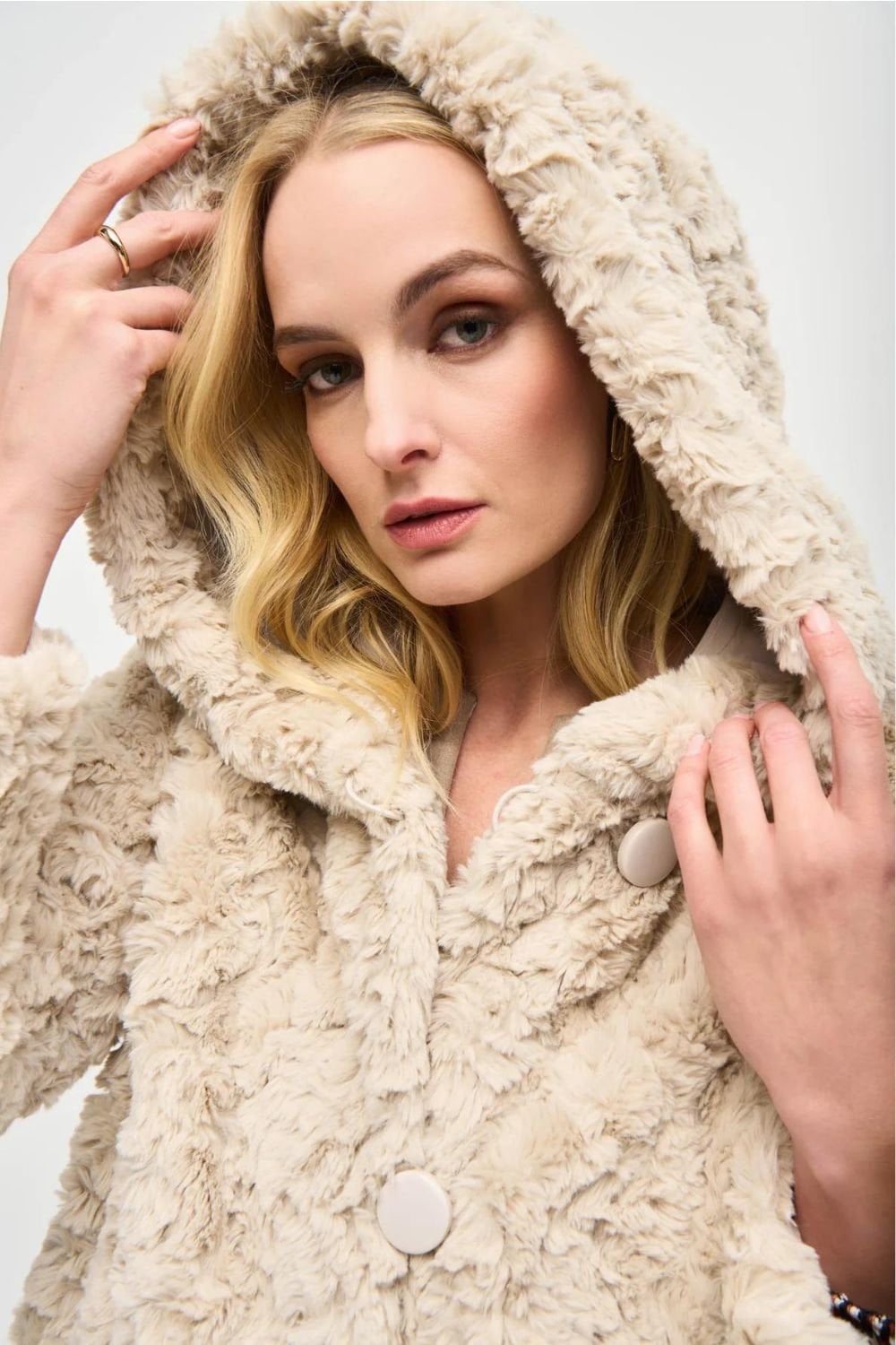REVERSIBLE FAUX FUR COAT | COL=CHAMPAGNE