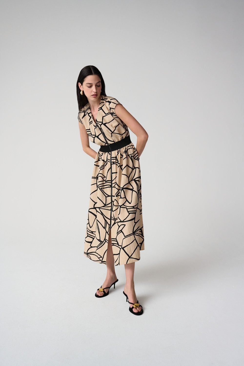 SEERSUCKET ABSTRACT FIT AND FLARE DRESS | COL=BEIGE