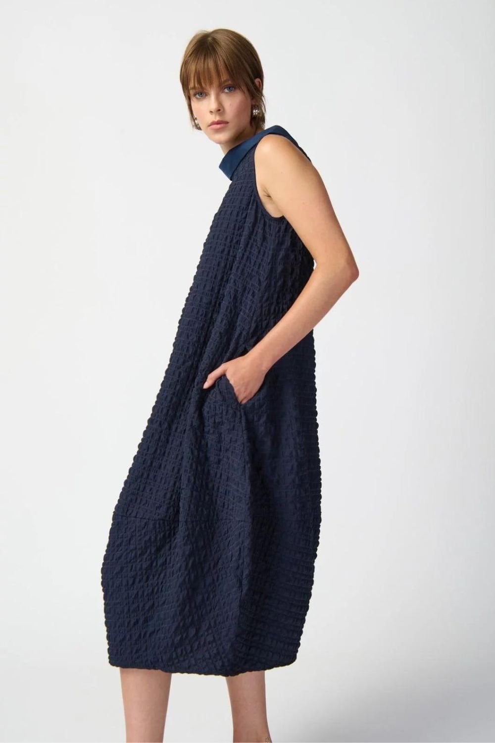 TEXTURED SLEEVELESS DRESS | COL=MIDNIGHT