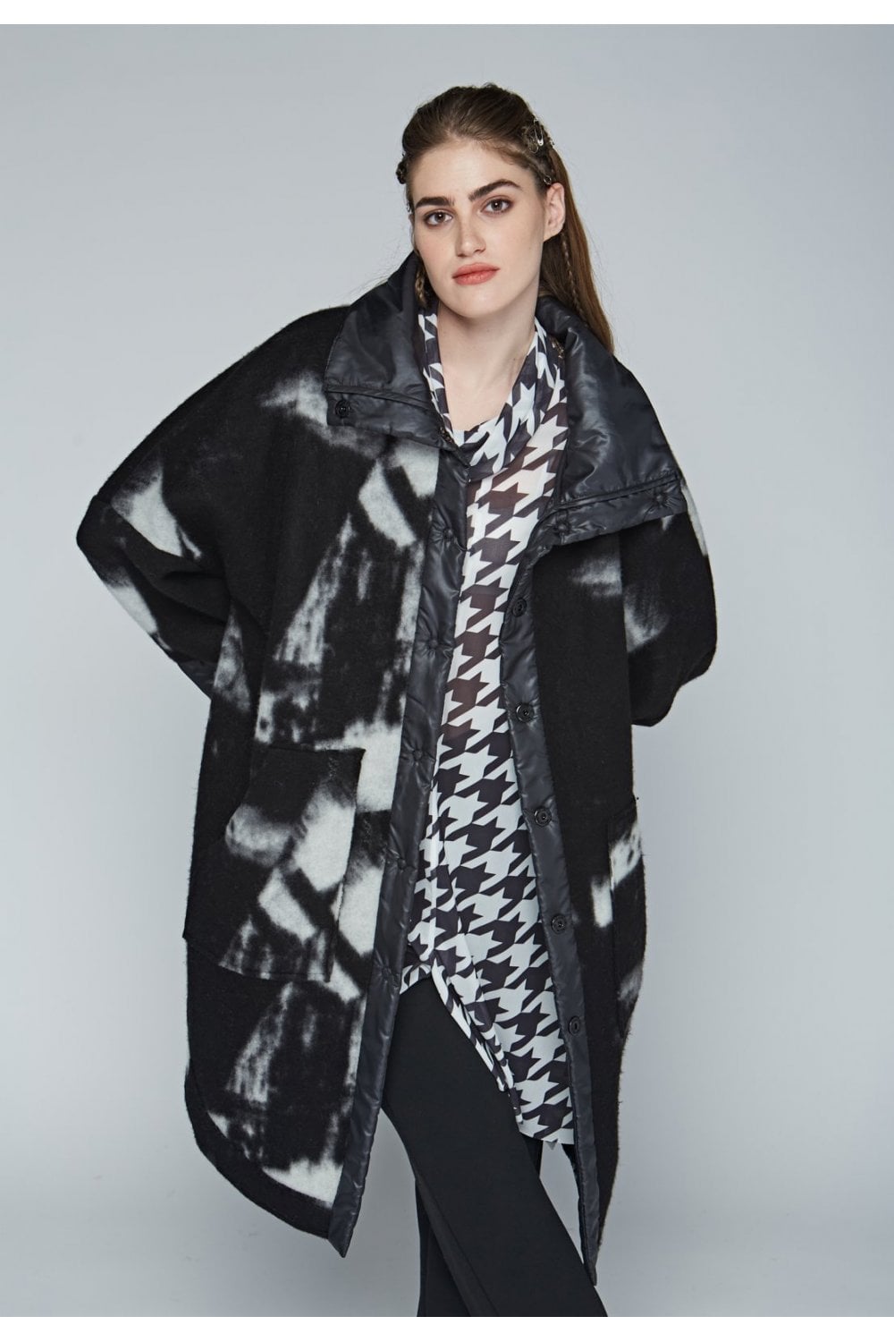 OVERSIZED BLURRED GRAPHIC COAT | COL=MIX