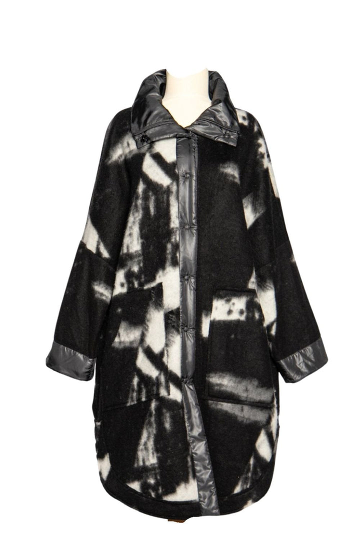 OVERSIZED BLURRED GRAPHIC COAT | COL=MIX