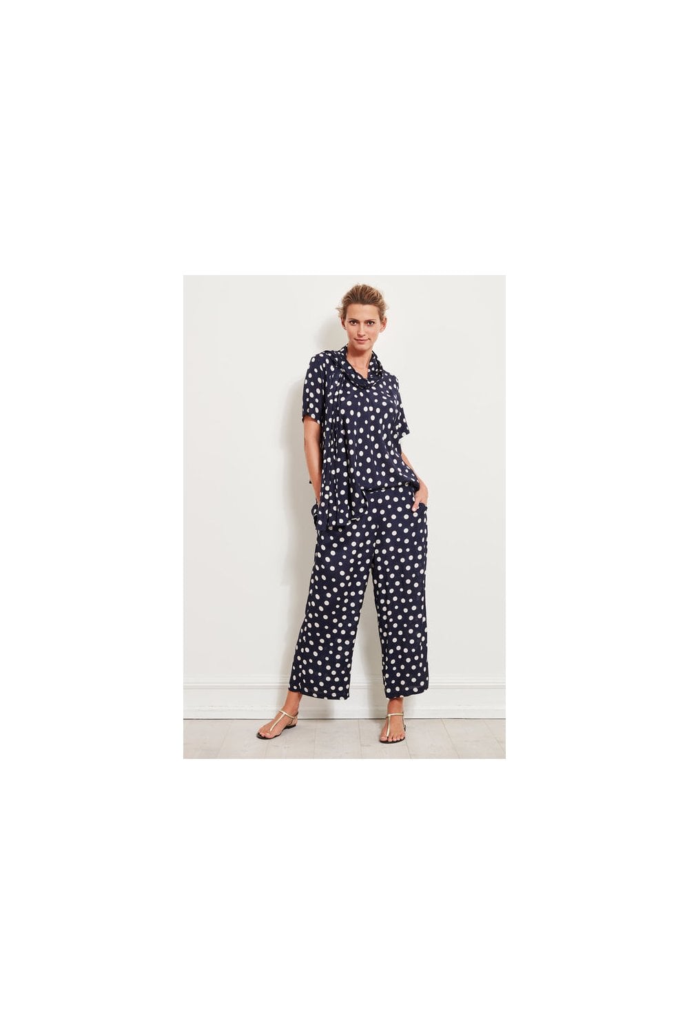 KINO TOP | COL=NAVY