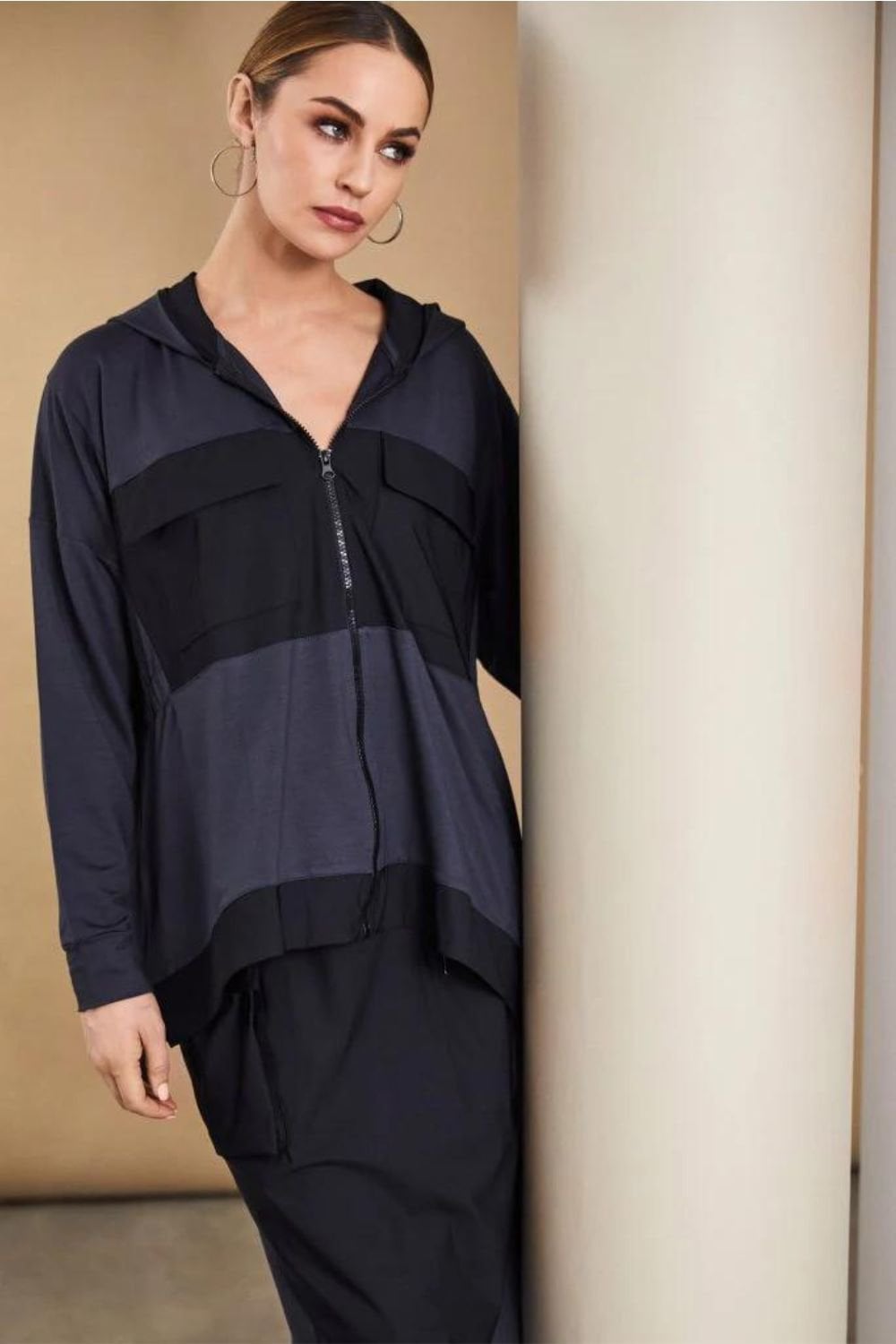HHOODED JACKET WITH CONTRAST PANELS | COL=ANTHRACITE
