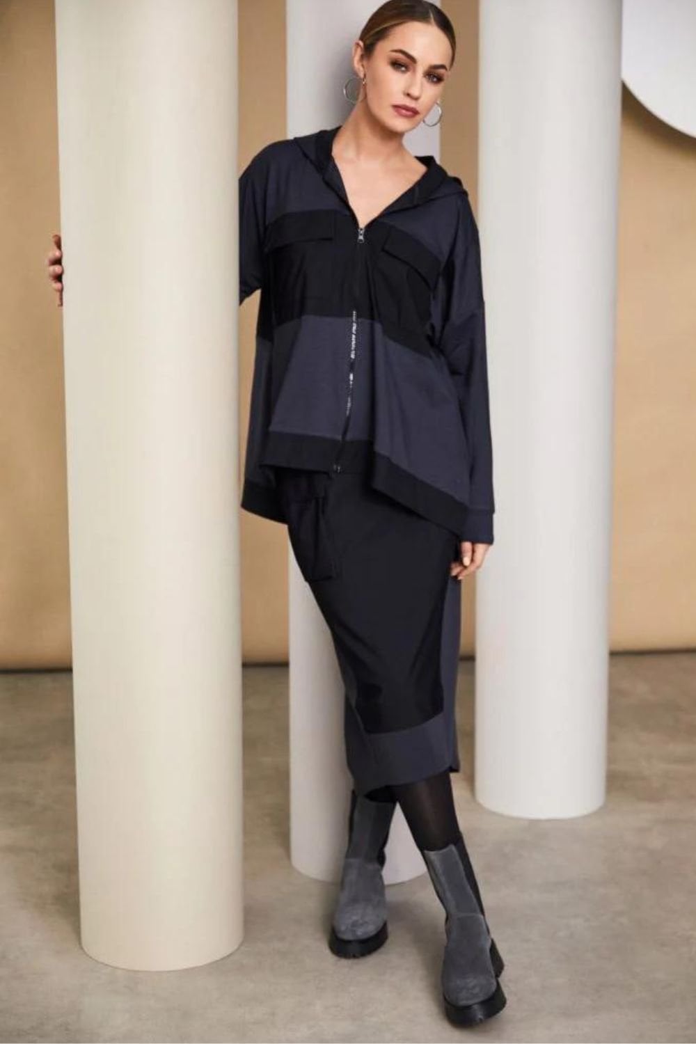 HHOODED JACKET WITH CONTRAST PANELS | COL=ANTHRACITE