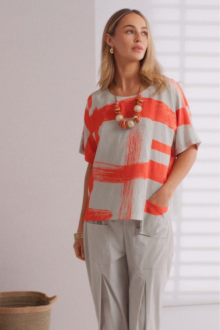 PAINTWORK PRINT ROUND NECK TOP | COL=CAMELIA