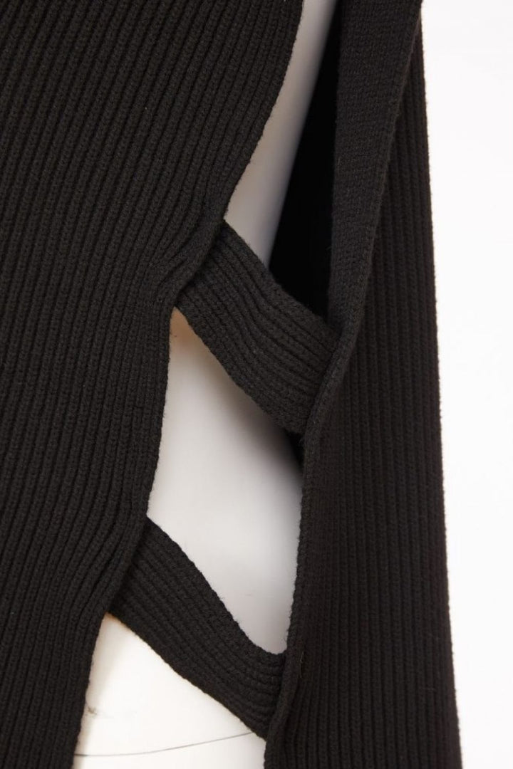 PONCHO WITH SIDE STRAPS | COL=BLACK