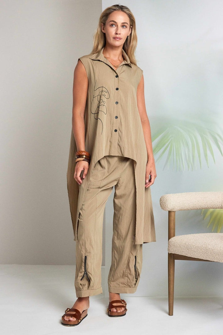 PULL UP TROUSER WITH ZIP DETAIL | COL=TAN