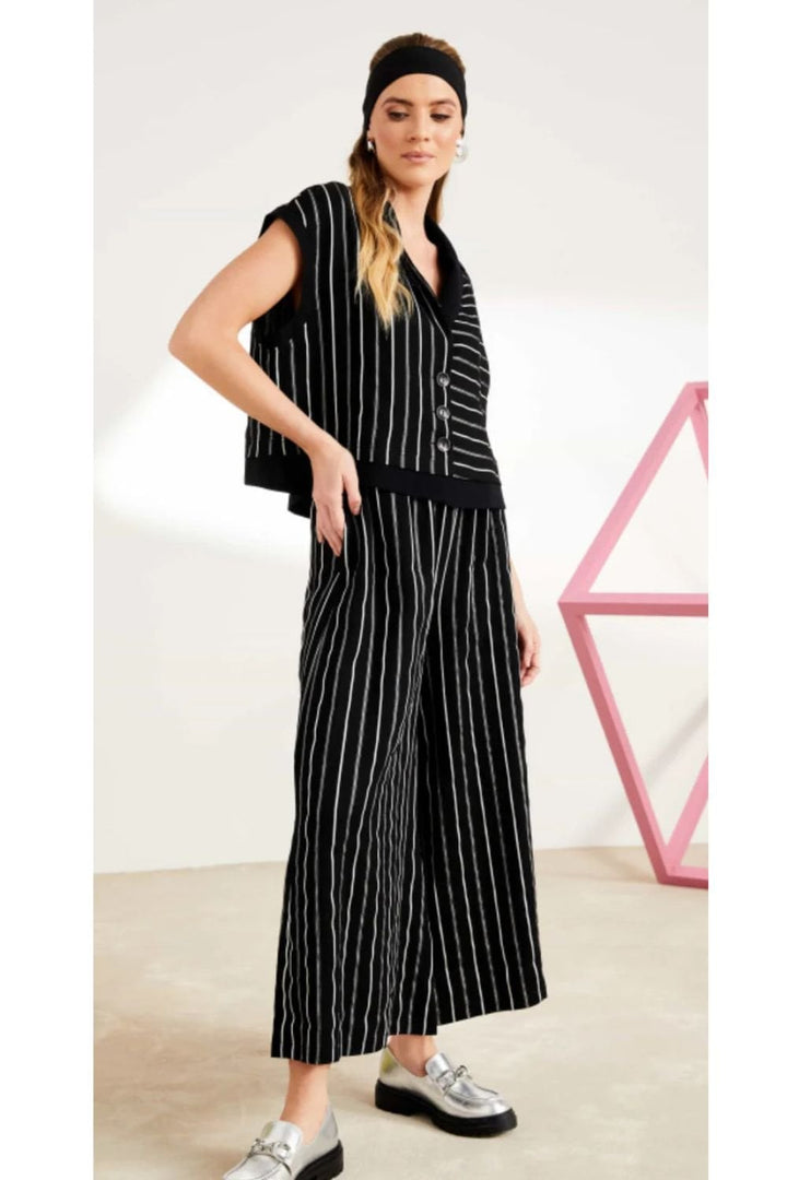 STRIPE WAISTCOAT WITH CONTRAST COLLAR | COL=BLACK/WHITE