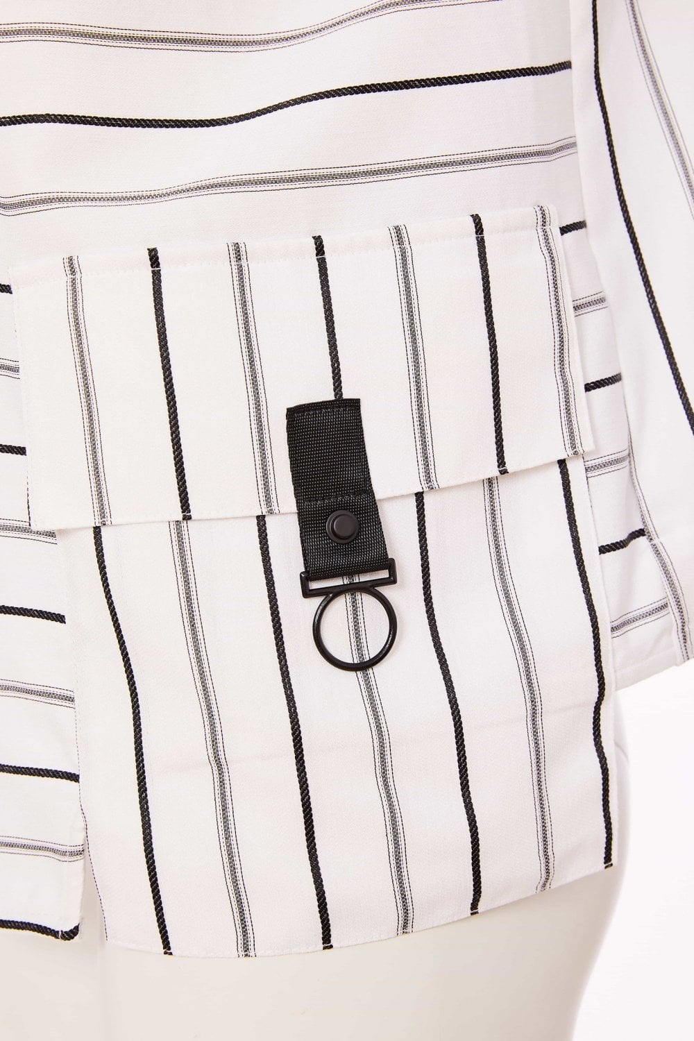 STRIPED HOOD JACKET WITH POCKET DETAIL | COL=WHTE/BLACK