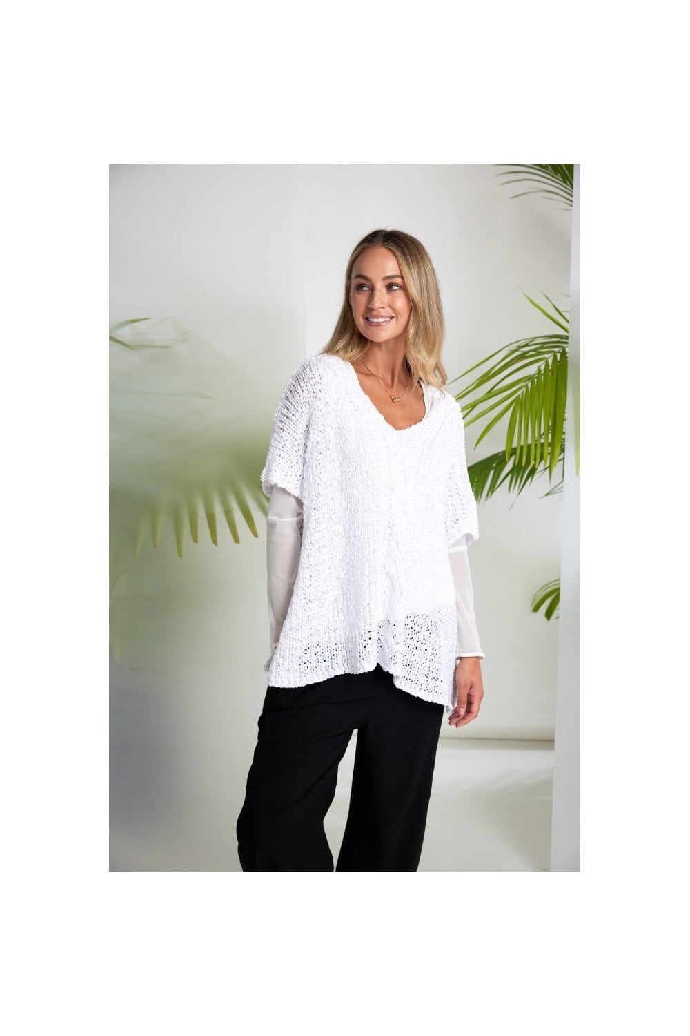 V NECK WAFFLE EFFECT KNIT | COL=WHITE