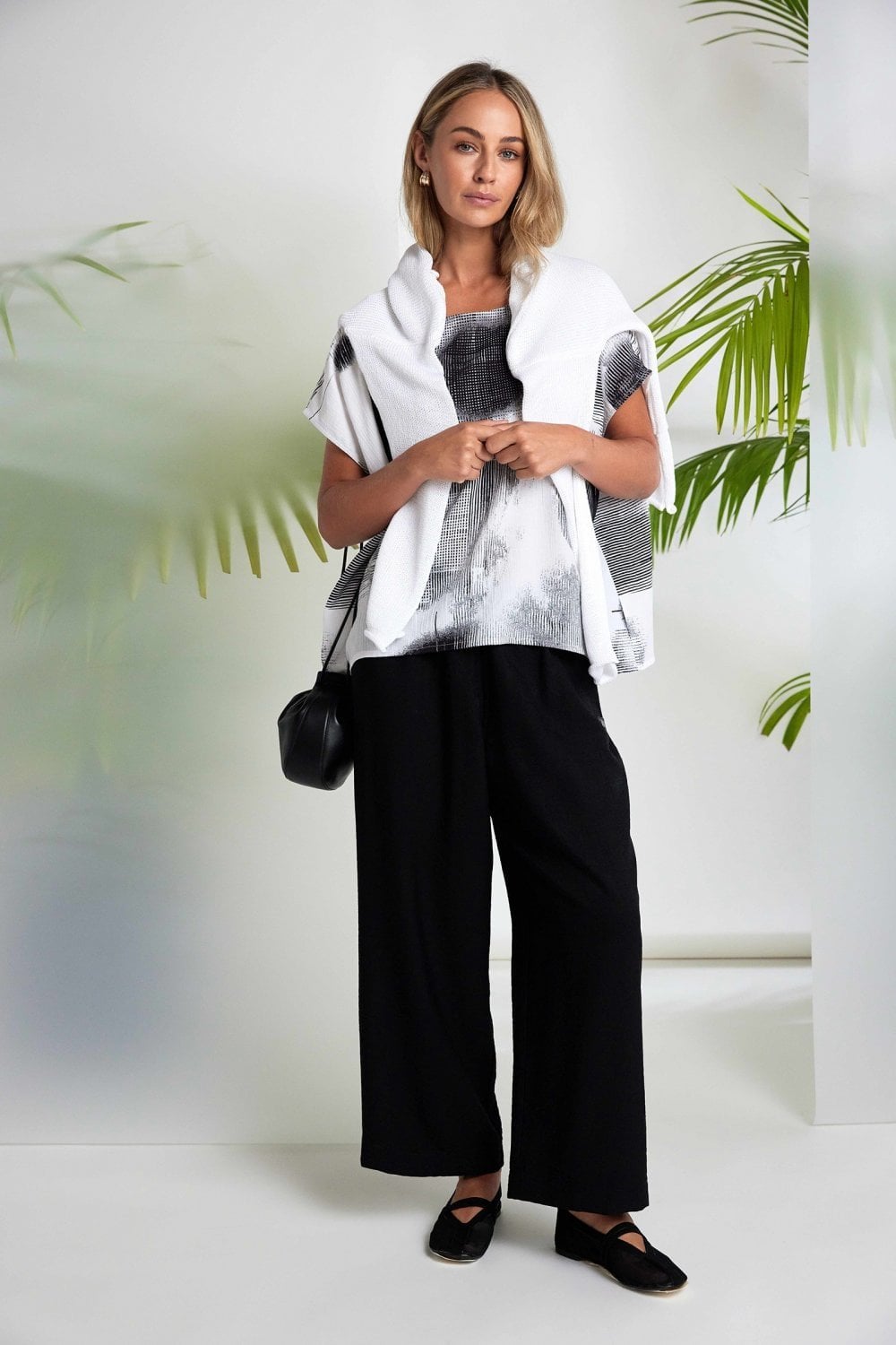 WIDE LEG TROUSER WITH ELASTICATED WAIST | COL=BLACK