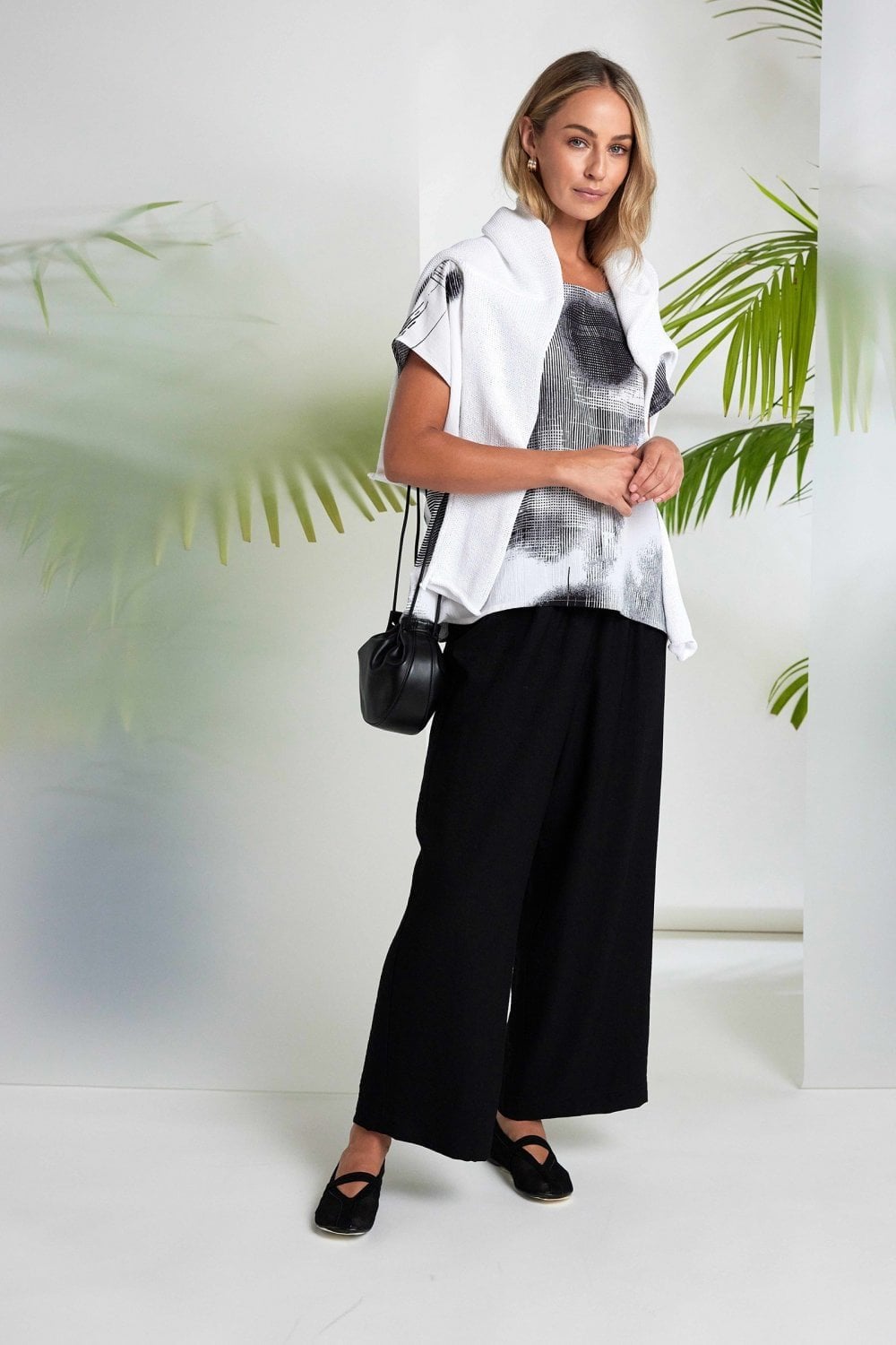 WIDE LEG TROUSER WITH ELASTICATED WAIST | COL=BLACK