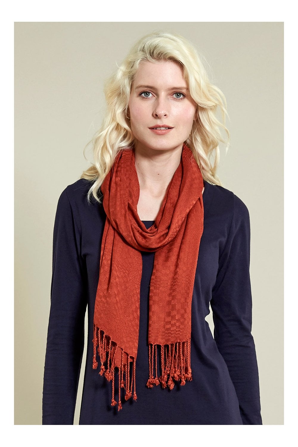 FRINGE VISCOSE SCARF | COL=RUBINE,SIENNA
