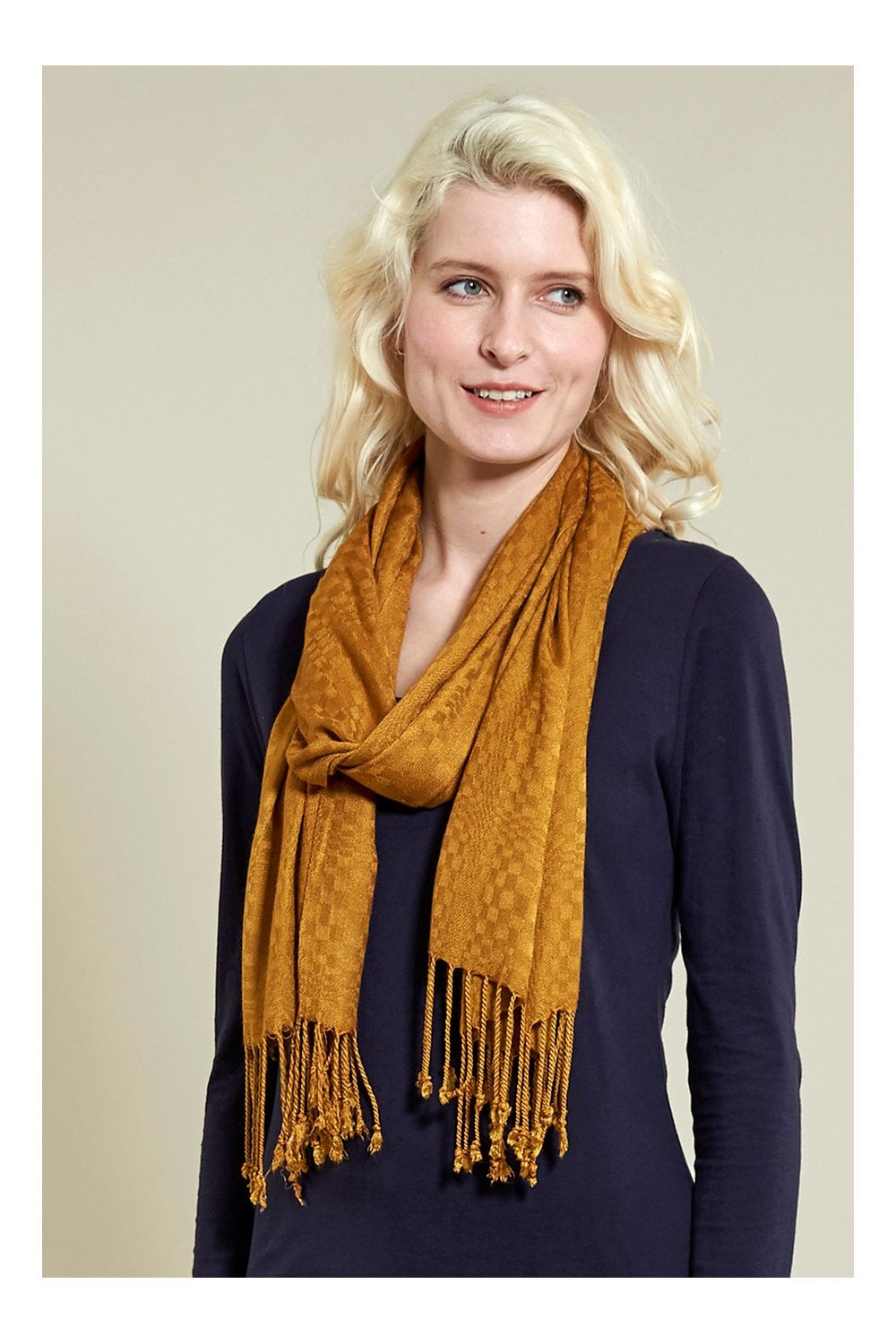 FRINGE VISCOSE SCARF | COL=GOLD