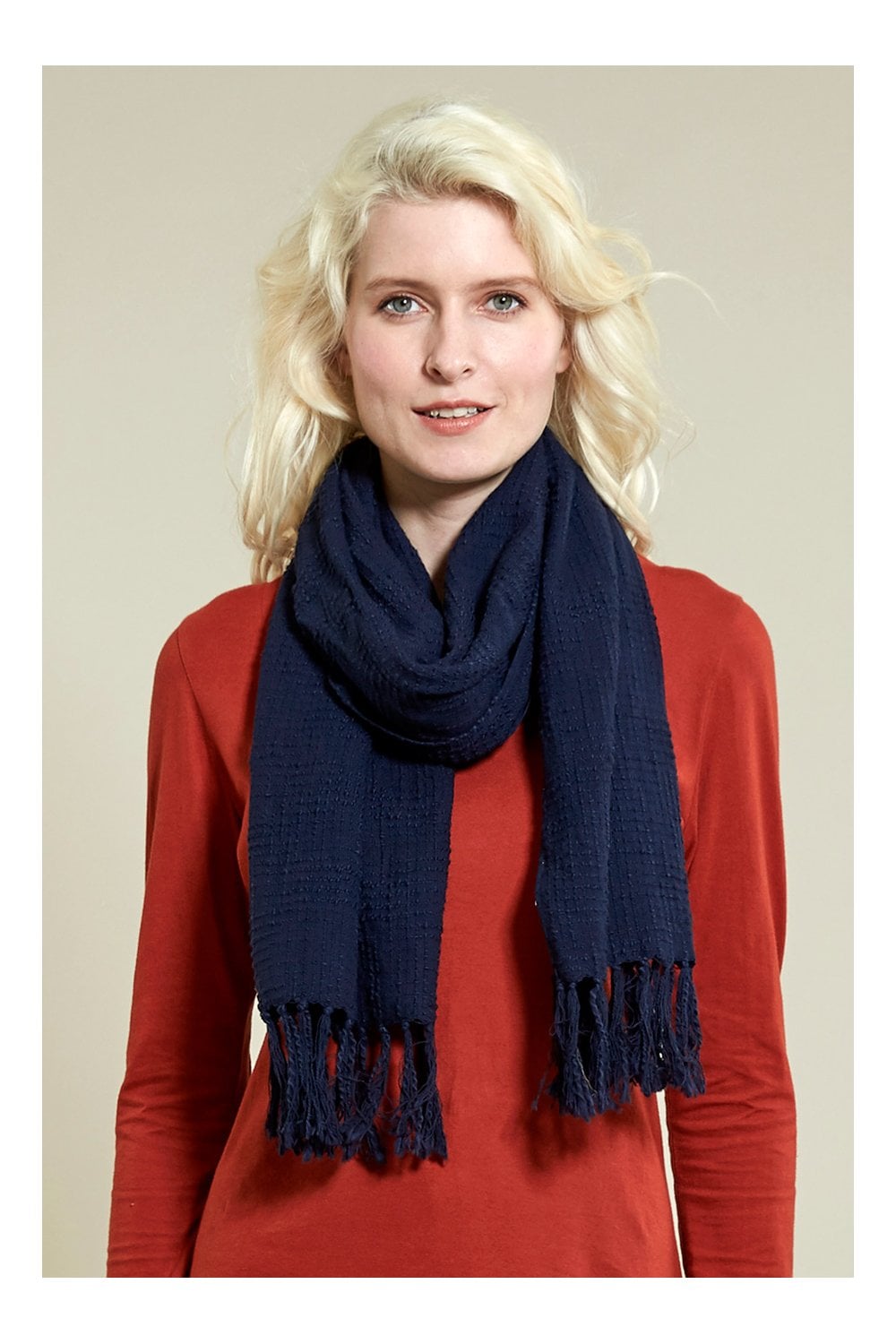 PLAIN TEXTURED SCARF | COL=NAVY