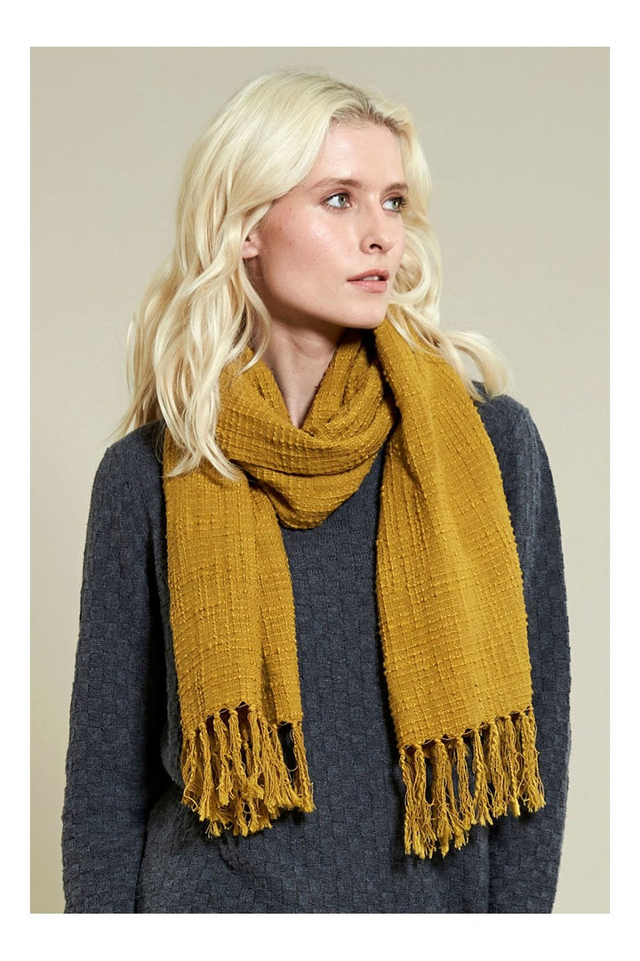 PLAIN TEXTURED SCARF | COL=CARAMEL