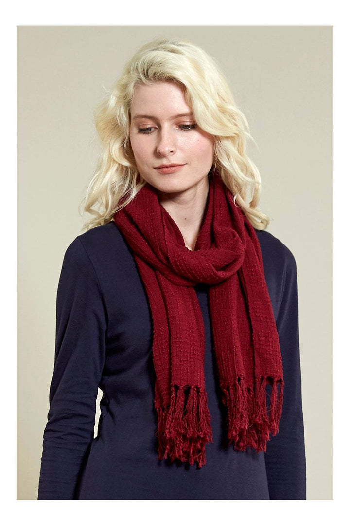 PLAIN TEXTURED SCARF | COL=MERLOT