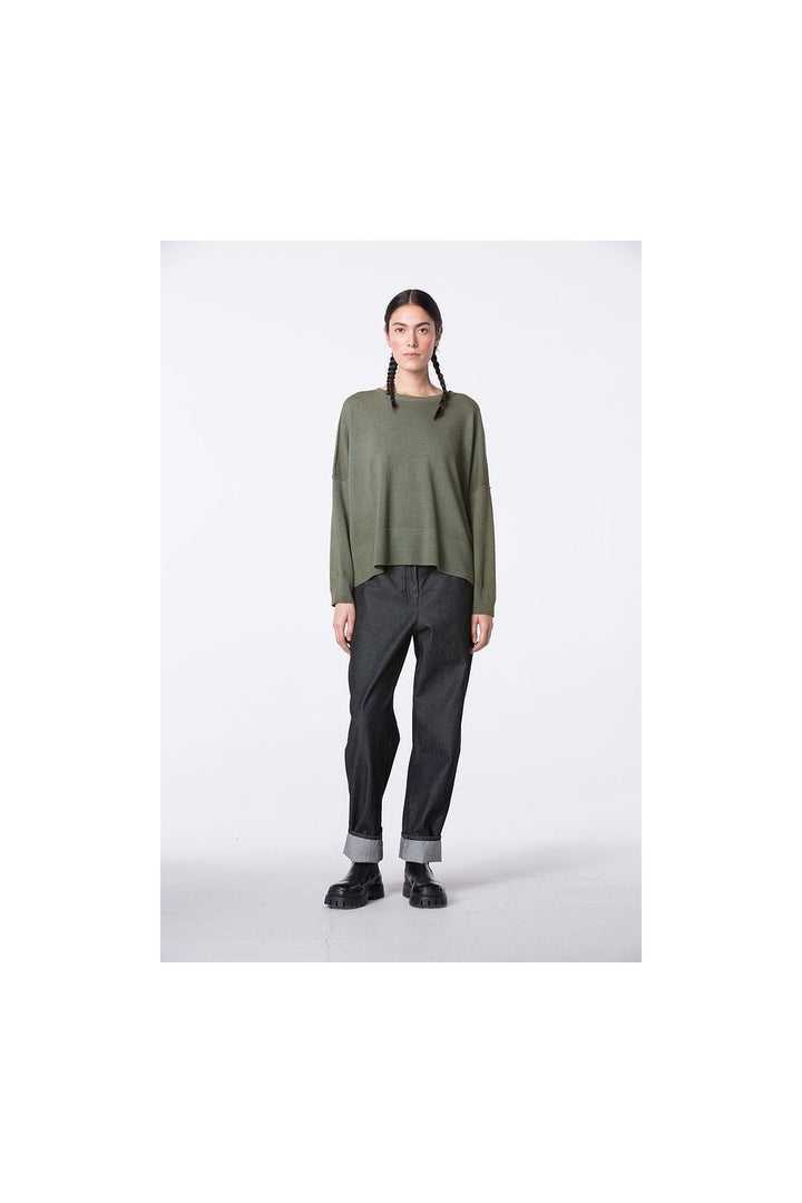 10240710062-BLACK-4