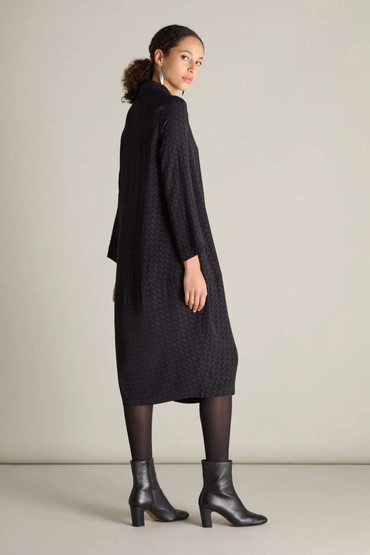 TEXTURED SQUARE BUBBLE DRESS | COL=BLACK
