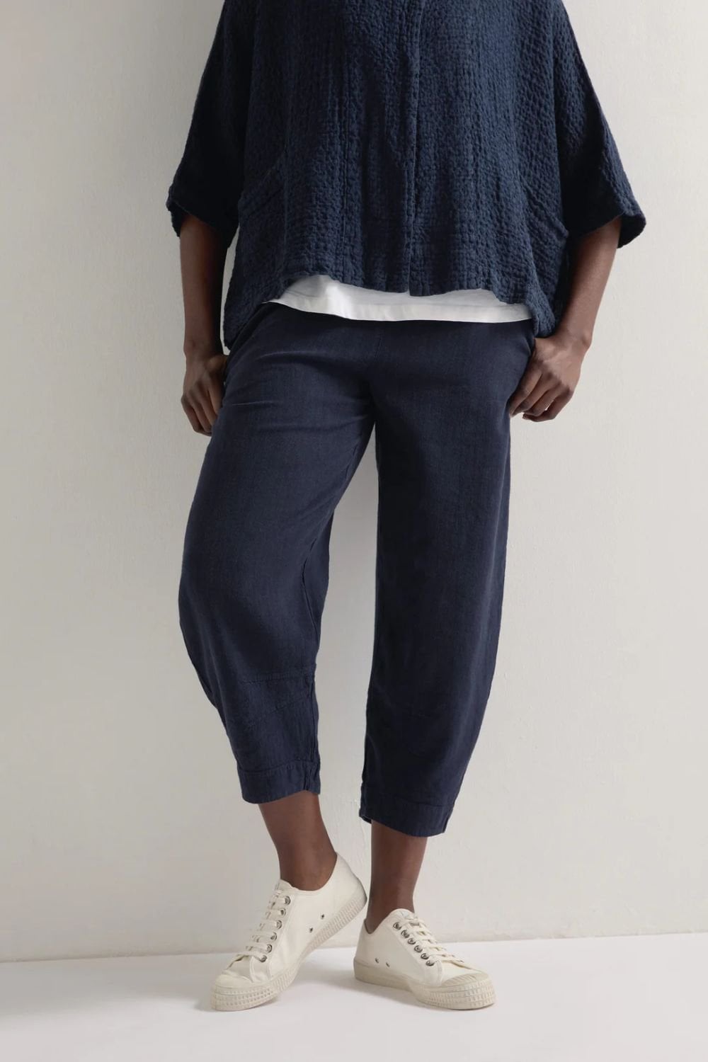 TWISTED LINEN CROP BUBBLE TROUSER | COL=NIGHT