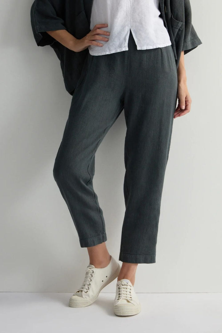TWISTED LINEN SLIM TROUSER | COL=JUNIPER,WHITE