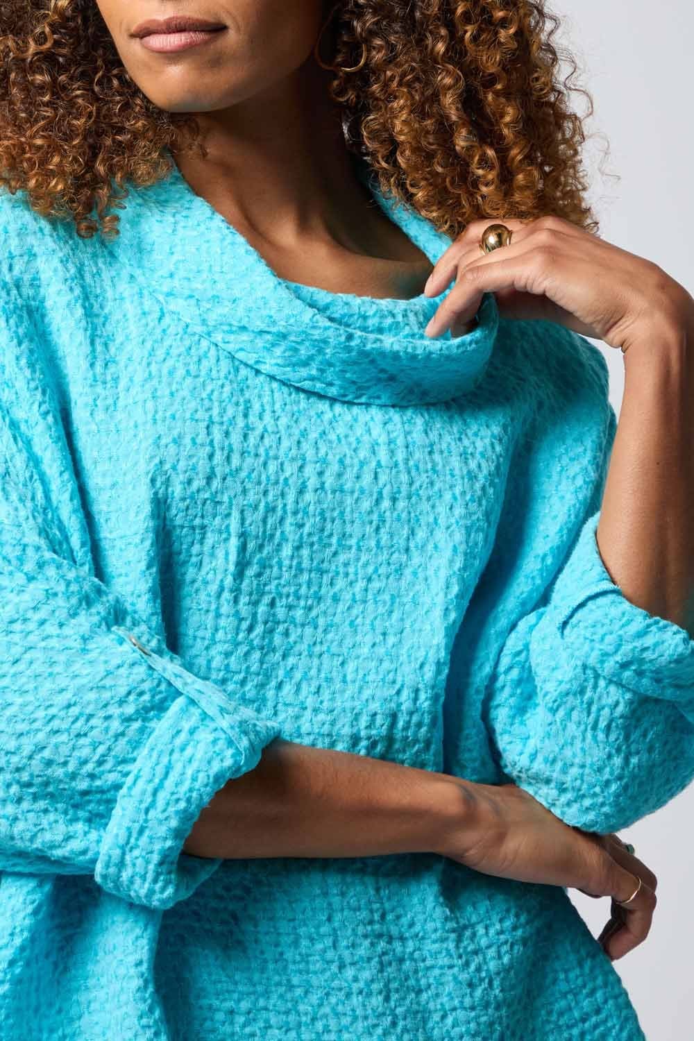 WAFFLE LINEN COWL NECK TOP | COL=TURQ