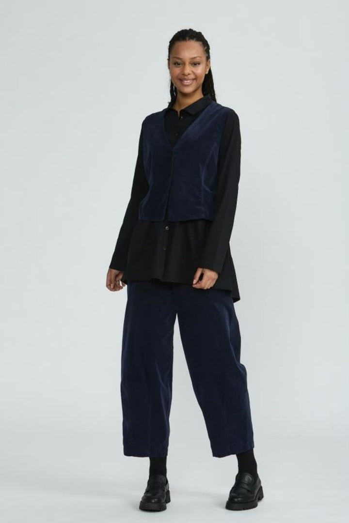 FINE CORD TROUSER | COL=INK BLUE