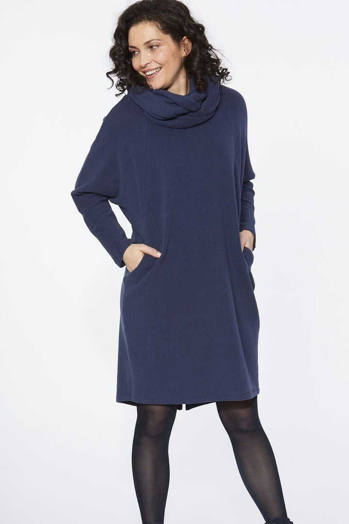 OVERSIZED KNIT DRESS | COL=BLUE