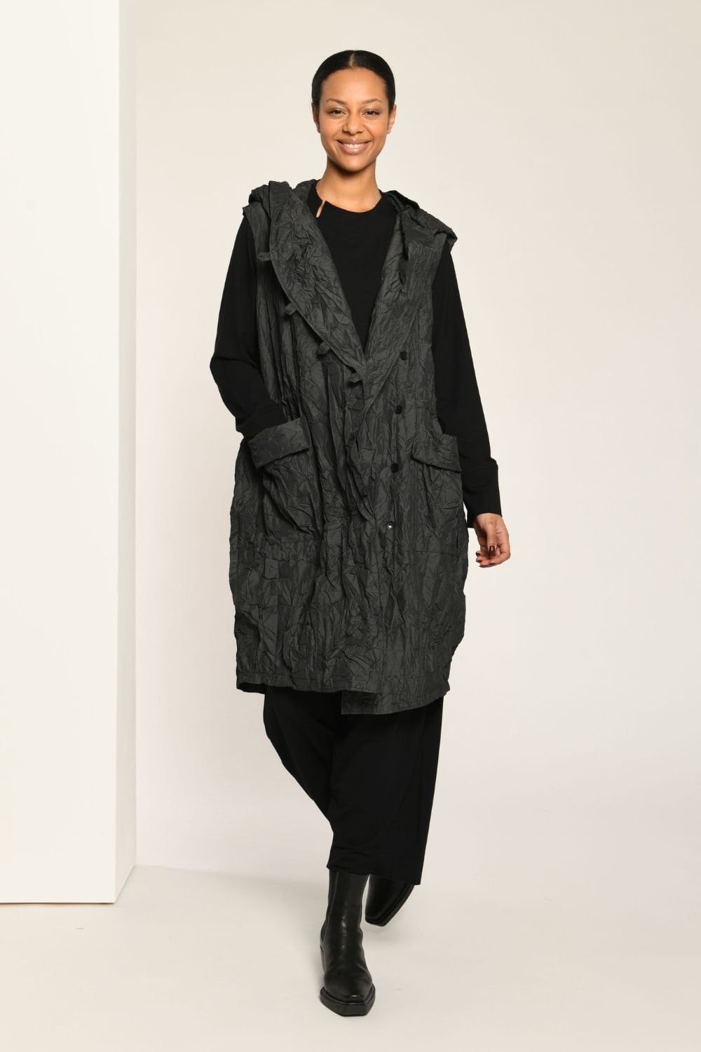 TEXTURED LONG LINE GILET | COL=BLACK